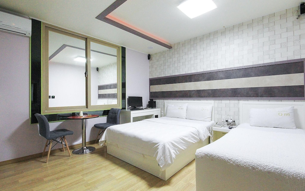 Room (Twin) - Photo 6