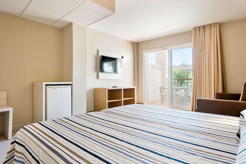 Standard Room (3 Adults) - Photo 1
