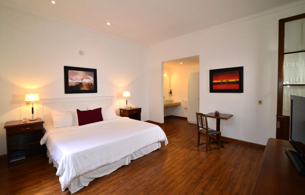 Deluxe Room, 1 Queen Bed photo 1