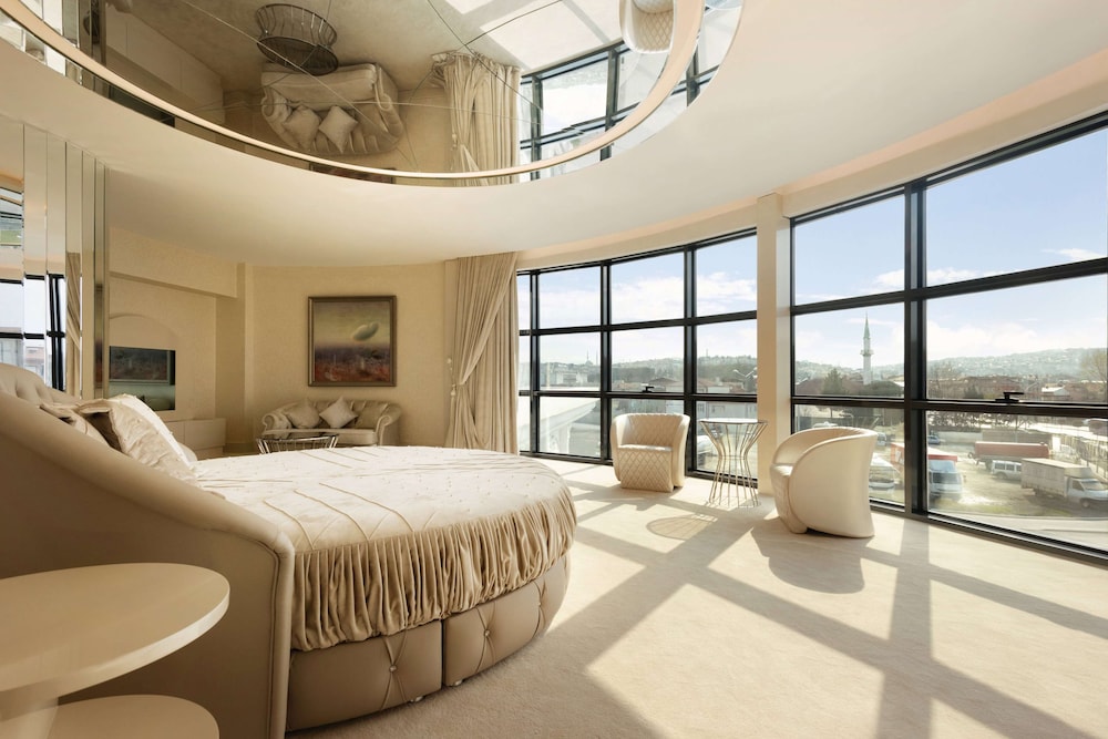 Honeymoon Suit