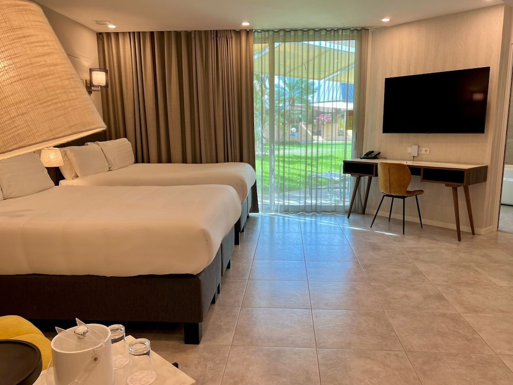 Executive Quadruple Room 2 queen bed