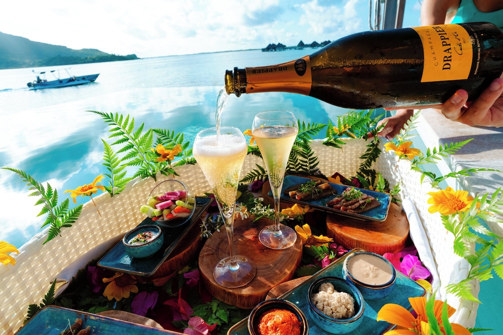 Room, 1 Bedroom, Mountain View, Overwater (otemanu Mountain View)