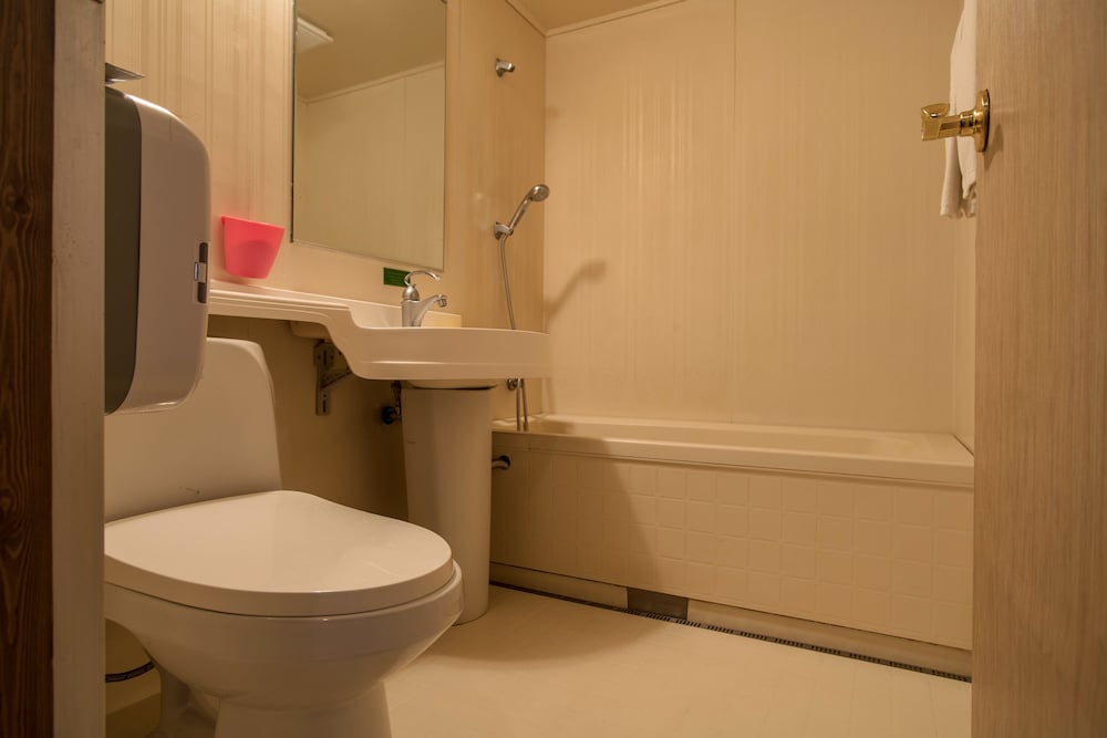 Standard Twin Room - Photo 2
