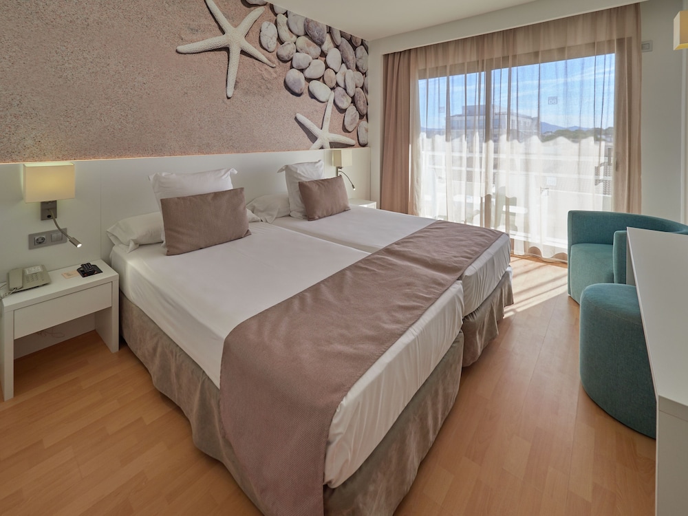 Standard Double or Twin Room, Balcony (2 Adults and 1 Child) photo 3