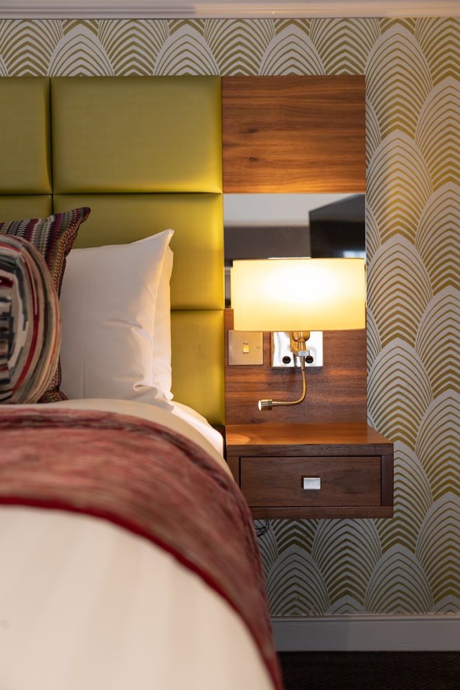 Suite, 1 Queen Bed, Non Smoking (with Sofabed) photo 2