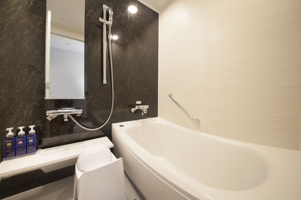 Standard Triple Room, Non Smoking - Photo 6