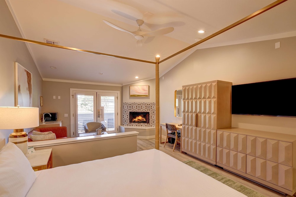 Suite, 1 Bedroom - Photo 3
