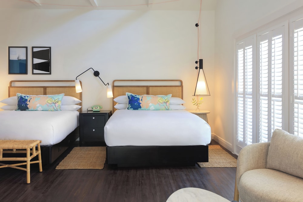 Room, 2 Queen Beds, Patio, Poolside