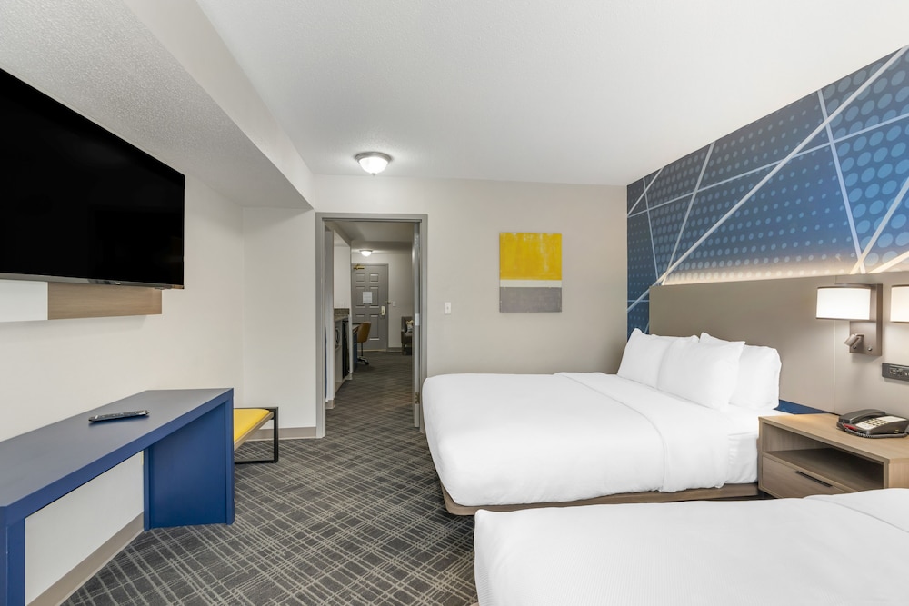 Suite, Multiple Beds, Non Smoking - Photo 6
