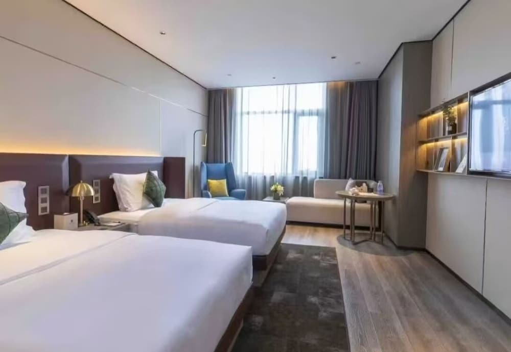 Luxury Twin Room, City View