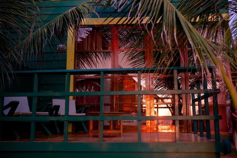 Bungalow (4 pax) photo 2