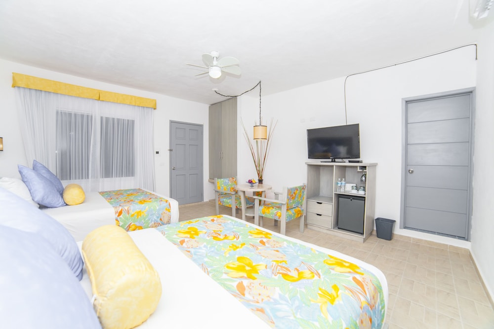 Family Room, Multiple Beds, Ensuite - Photo 2