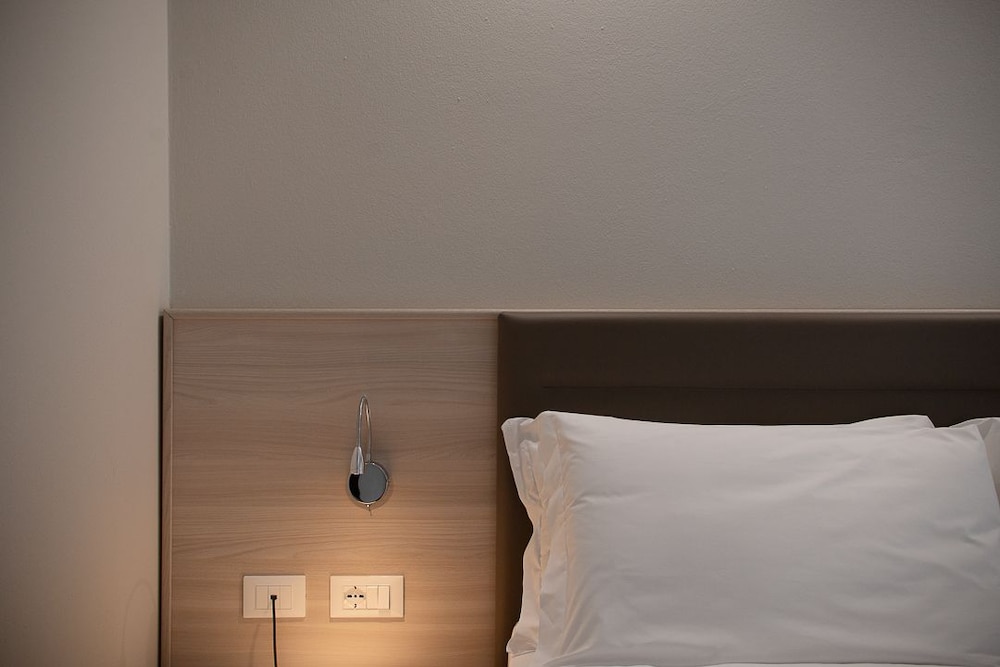 Standard Twin Room - Photo 3