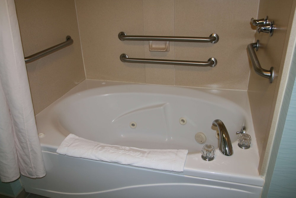 Room, 1 King Bed, Accessible - Photo 4