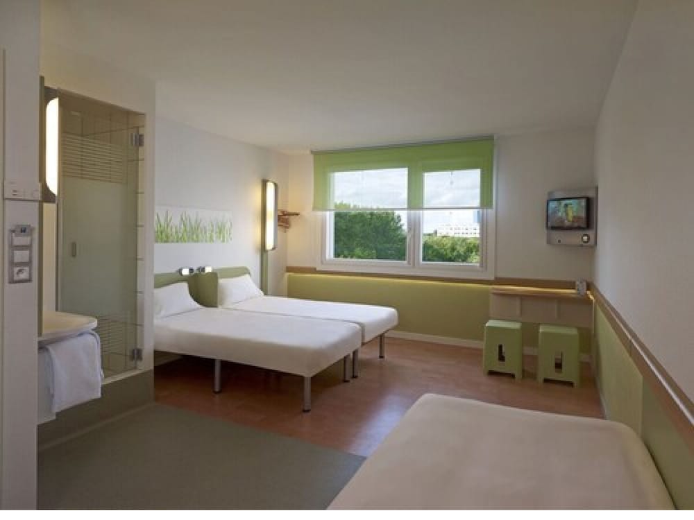 Standard Triple Room, 3 Twin Beds - Photo 2