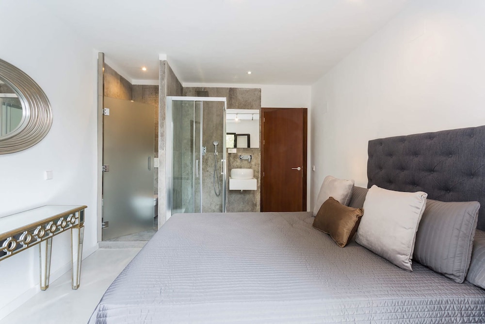 Design Villa, 4 Bedrooms, Private Pool, Hill View photo 3