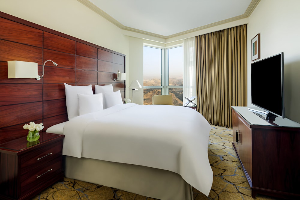 Classic Room, 1 King Bed thumbnail 6