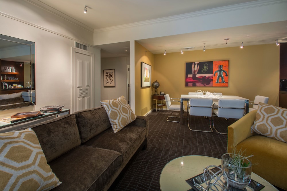Suite - Photo 9