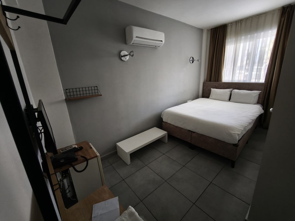 Economy Room - Photo 3