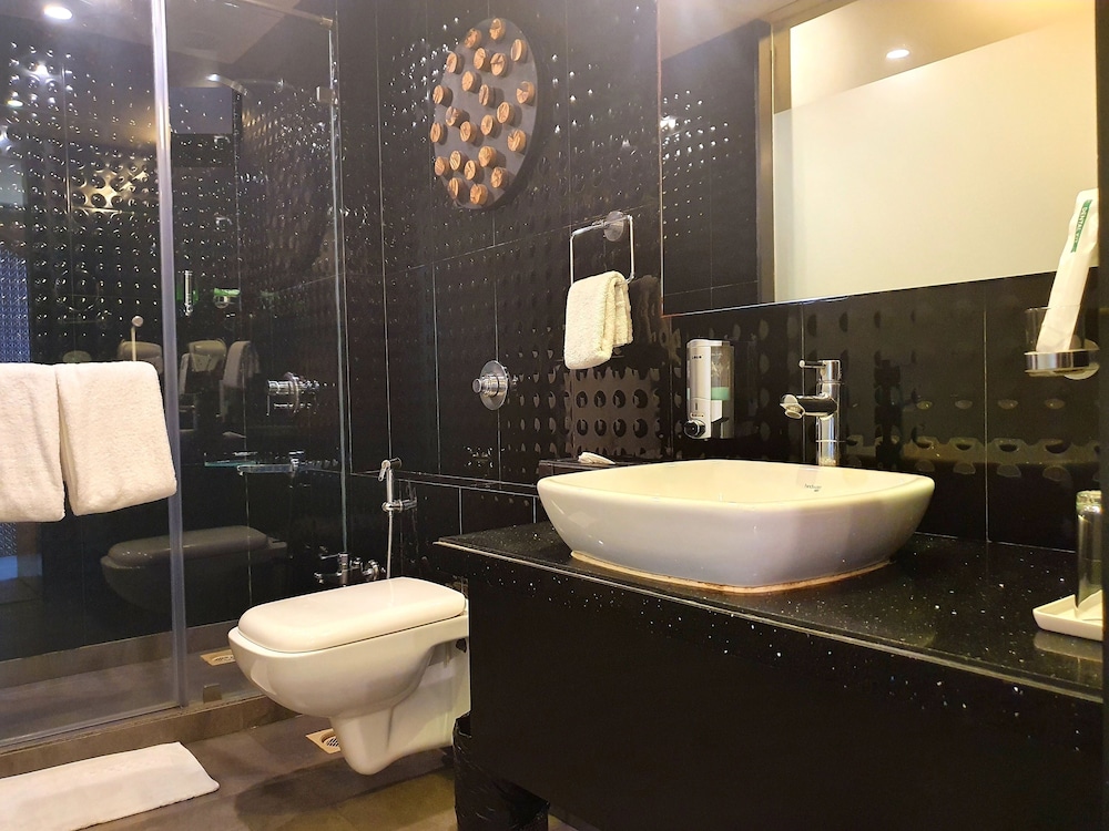 Deluxe Room - Photo 22