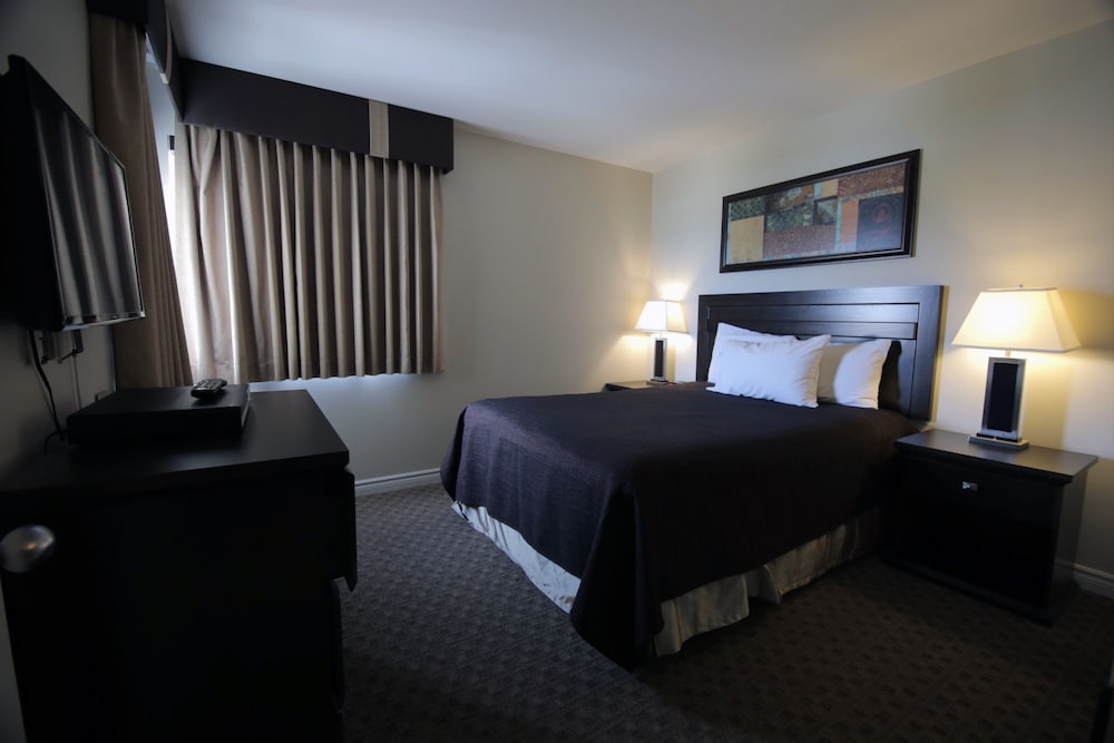 Suite, 1 Queen Bed with Sofa bed, Non Smoking, Kitchenette - Photo 3