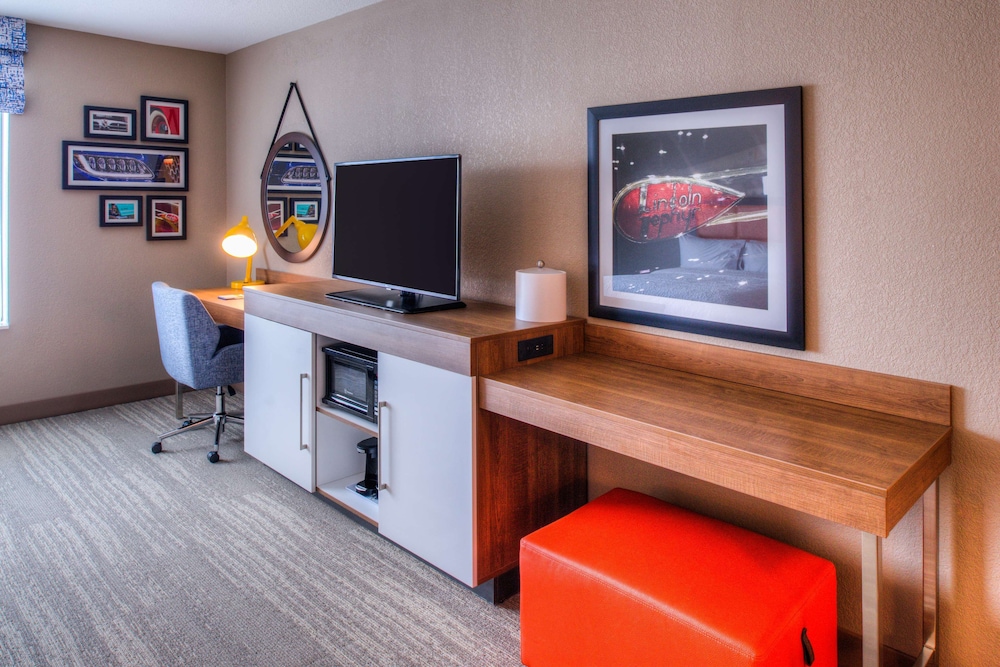 Room, 2 Queen Beds, Accessible, Bathtub (Mobility & Hearing)