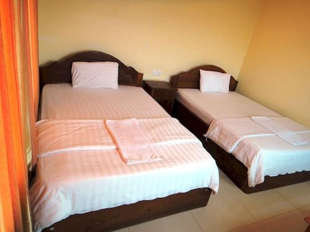 Standard Twin Room, 2 Double Beds, Non Smoking, City View photo 3