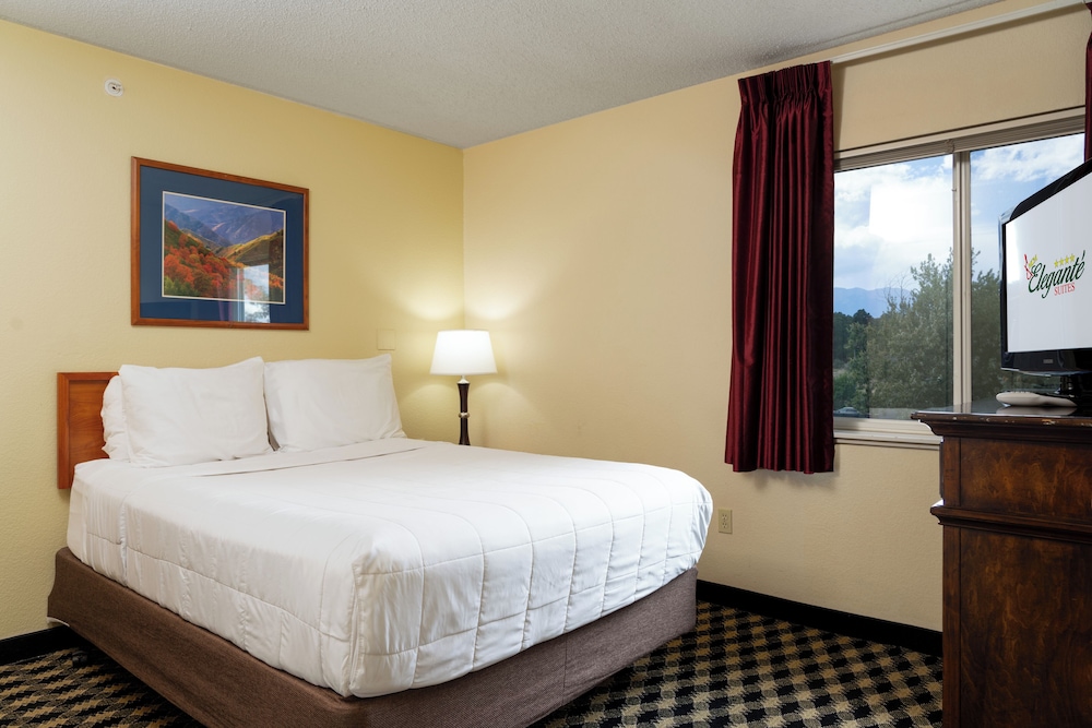 Deluxe Suite, 2 Queen Beds - Photo 4