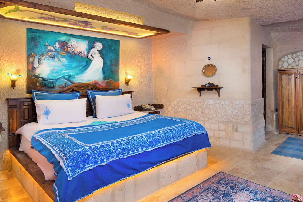 Blue Honeymoon Suite photo 2