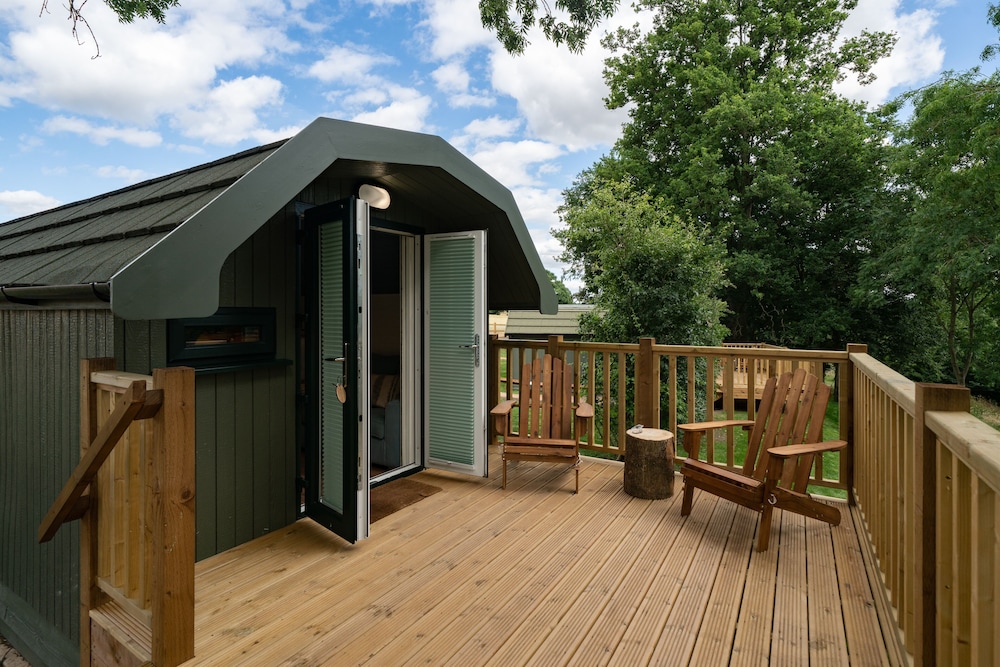 Woodland Hut