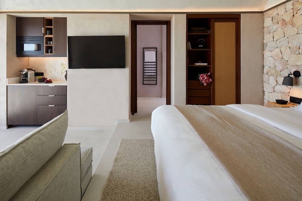 Retreat Suite with Private Heated Plunge Pool and Sea View