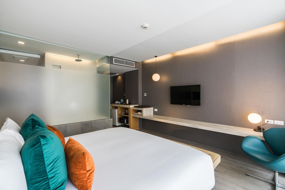 Deluxe Room - Photo 13