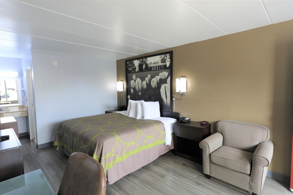 Room, 1 King Bed, Accessible, Smoking (Mobility) - Photo 2