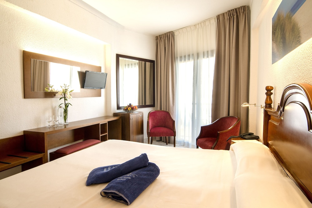 Double or Twin Room, Balcony (2 Adults + 1 Child)