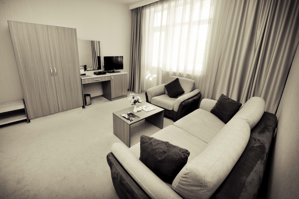 Junior Suite, 1 Bedroom, Balcony, City View photo 2
