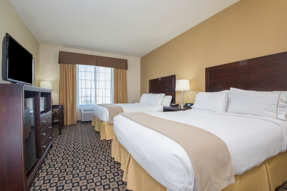 Standard Room, 2 Queen Beds - Photo 3