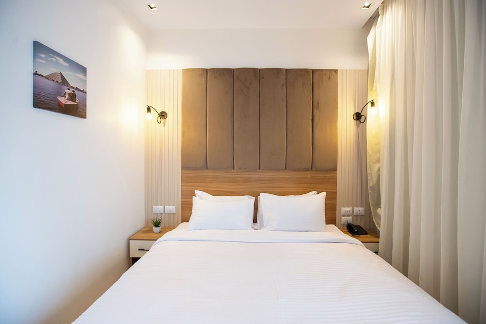 Standard Cabin, 1 King Bed, Poolside photo 3