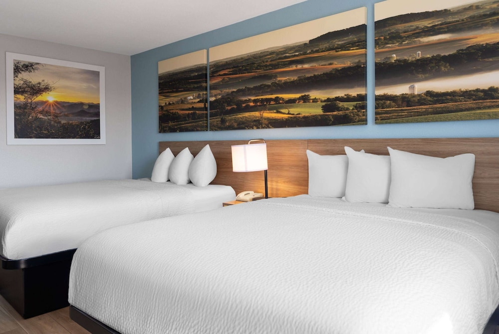 Room, 2 Queen Beds, Non Smoking - Photo 1
