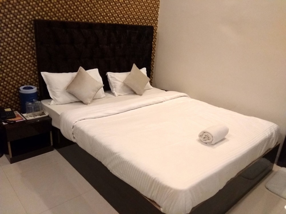 Deluxe Non AC room photo 1