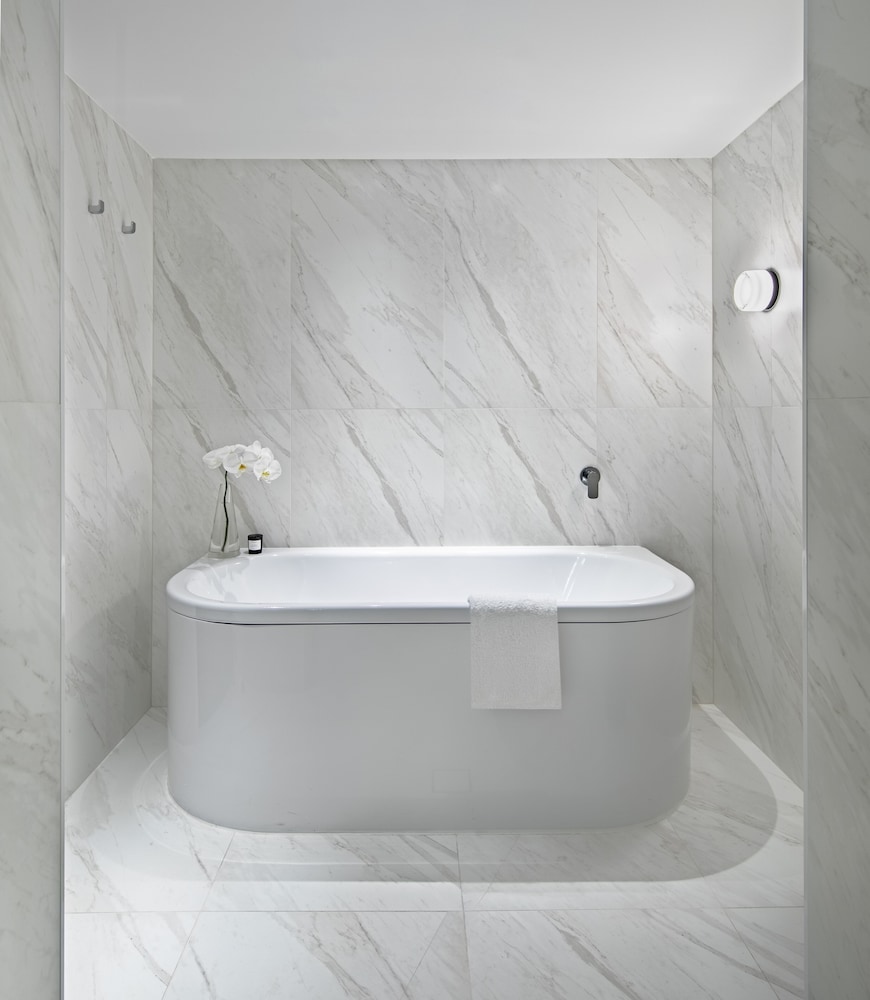 1 King 1 Bedroom Suite Bridge View