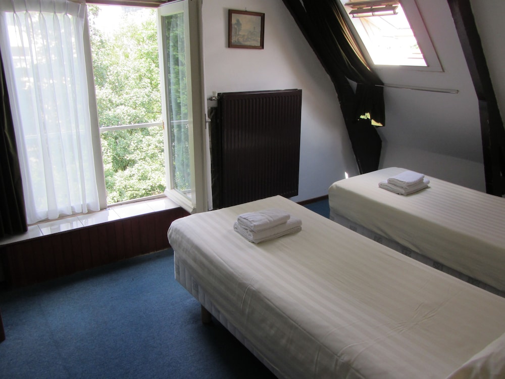 Economy Triple Room, 1 Bedroom, Private Bathroom photo 2