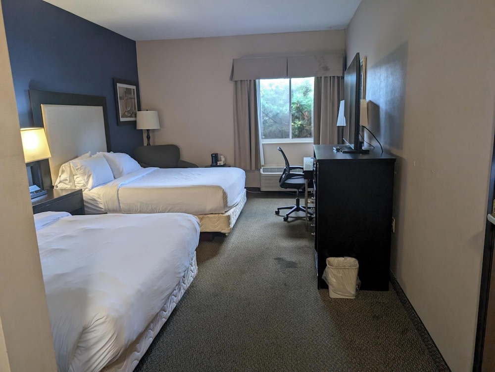 Room, 2 Queen Beds, Non Smoking - Photo 3