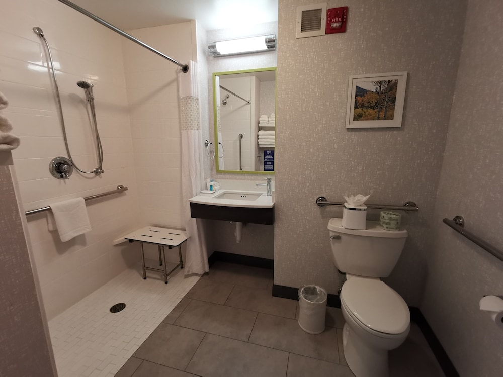 Room, 1 King Bed, Accessible, Non Smoking - Photo 2