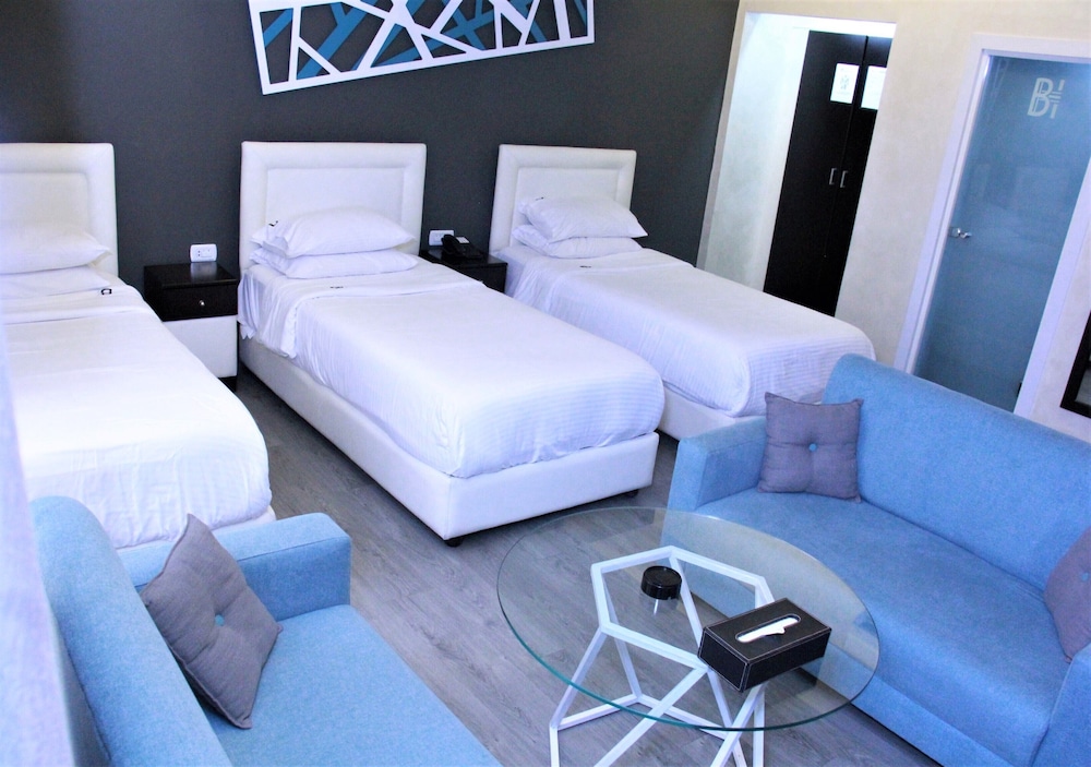Deluxe Triple Room, 3 Twin Beds, Courtyard View photo 3