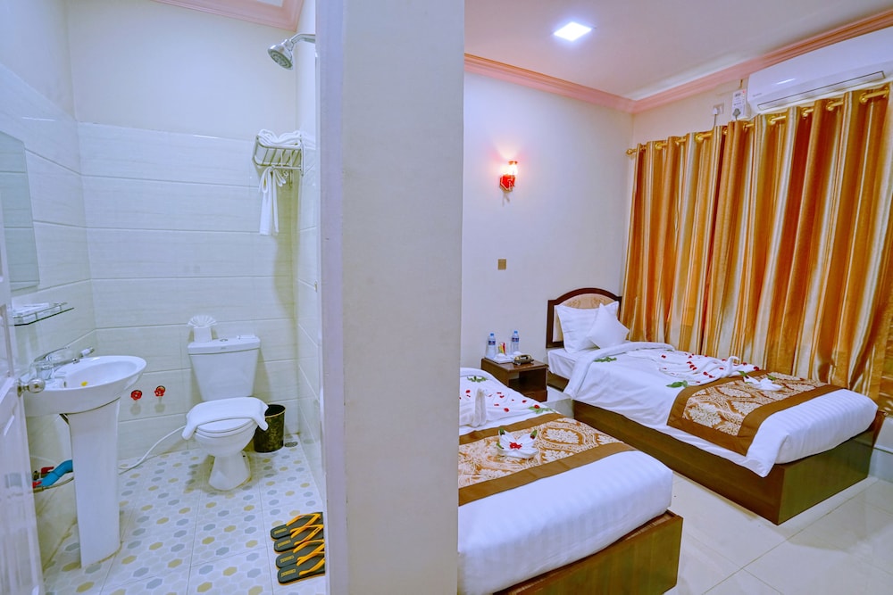 Superior Twin Room, 2 Twin Beds, City View photo 1