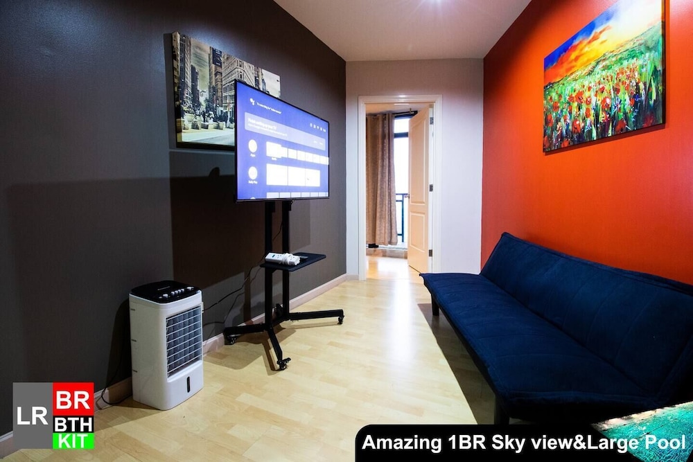 Basic Apartment, 1 Bedroom, Balcony, City View photo 3