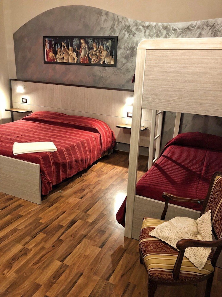 Classic Triple Room, 1 Bedroom, Private Bathroom - Photo 2