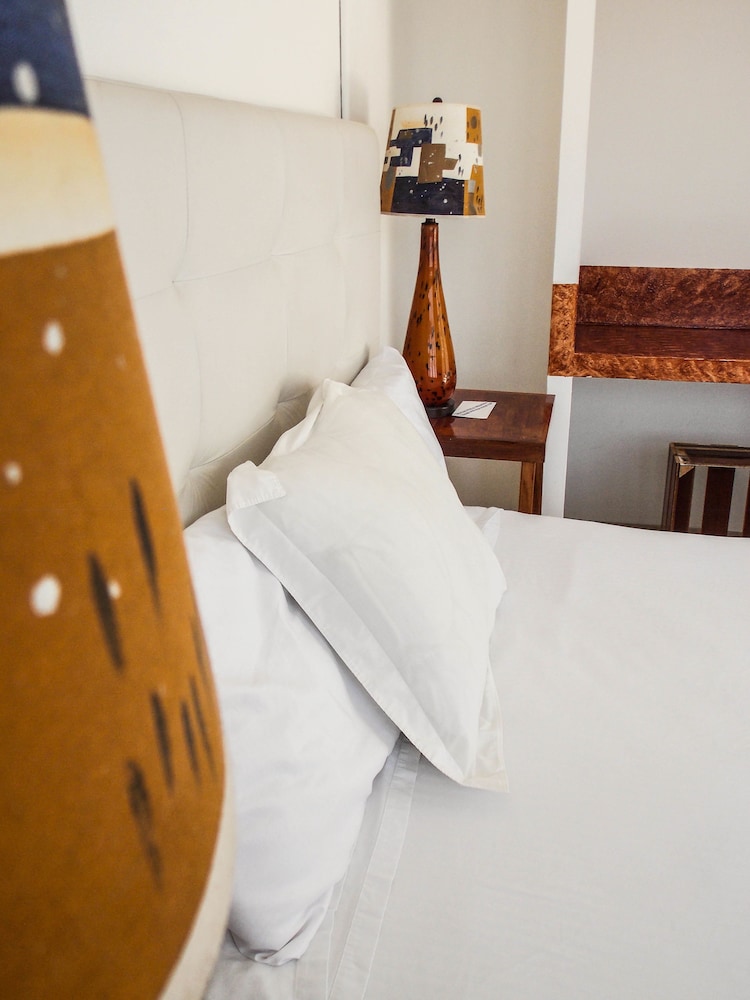 Deluxe Room with Balcony and Ocean View photo 2