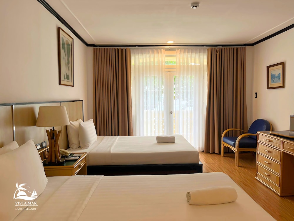 Second Floor Deluxe Double Room - Photo 7