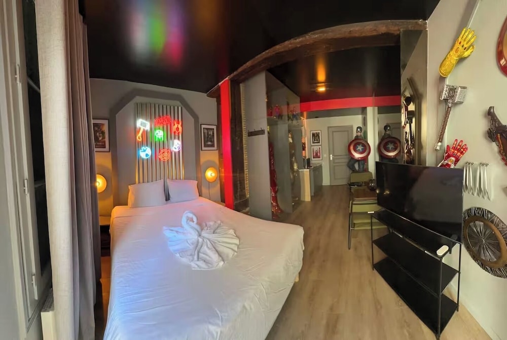 Junior Room, City View